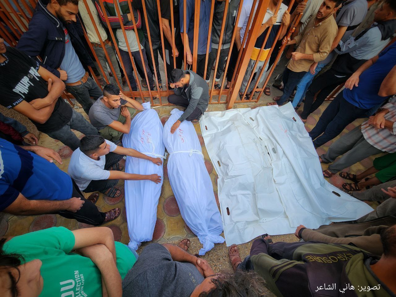 جانب من وداع وتشييع جثامين شهداء ارتقوا في مجازر الاحتلال في خانيونس